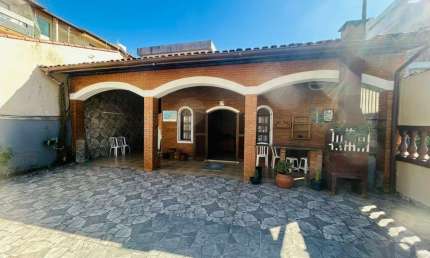 CASA TÉRREA COM 3 DORMITÓRIOS MAIS JACUZZI NO BAIRRO ITAGUÁ.