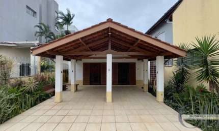 CASA TÉRREA COM 3 DORMITÓRIOS APENAS 50 METROS DA ORLA DO ITAGUÁ