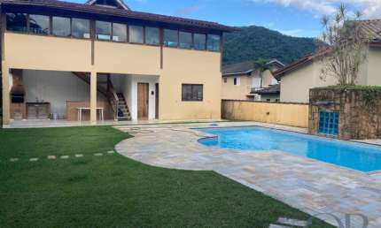 CASA TÉRREA COM 3 DORMITÓRIOS DENTRO DE CONDOMINIO.