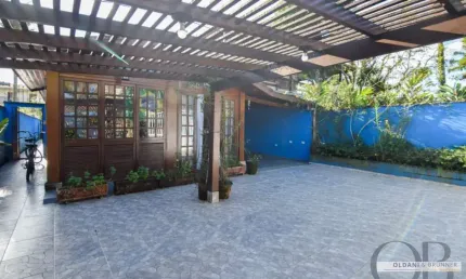 CASA TÉRREA COM 3 DORMITÓRIOS MAIS EDÍCULA APENAS 200 METROS DA ORLA DO ITAGUÁ.