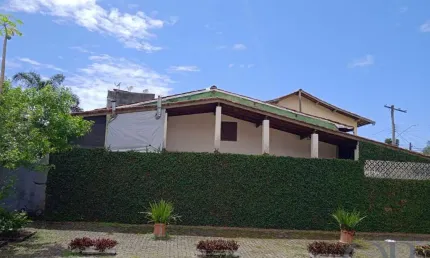 CASA TÉRREA MOBILIADA COM 2 DORMITÓRIOS NO PEREQUE-AÇÚ.