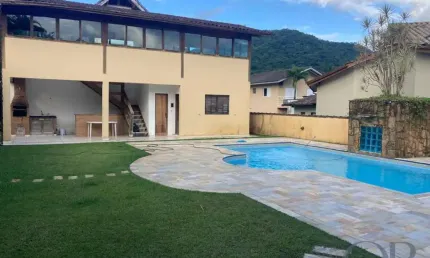 CASA TÉRREA COM 3 DORMITÓRIOS DENTRO DE CONDOMINIO.