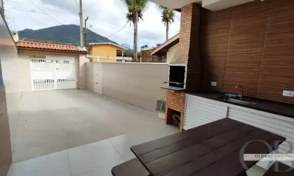 SOBRADO COM 4 DORMITÓRIOS MOBILIADO APENAS 100 METROS DA PRAIA NA ENSEADA.