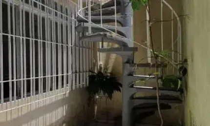 Casa em Rochdale, Osasco: 6 Dormitórios, 3 Banheiros por R$720k