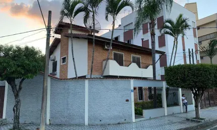 Casa para Locação em Sorocaba, Vila Trujillo, 4 dormitórios, 1 suíte, 4 banheiros, 5 vagas