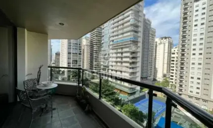 Apartamento a venda no Itaim Bibi, 220 metros, 3 suítes com 4 vagas.