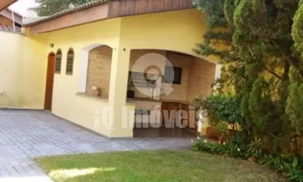 Sobrado residencial, de padrão, Alto de Pinheiros, 350m², 4 dormitórios 2 suítes, 6 vagas, quintal