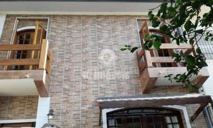 Vende em Moema sobrado reformado, 4 dormitórios, 2 vagas, espaço gourmet