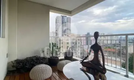 Apartamento a venda na Barra Funda, 81 metros, 1 suíte, 1 vaga.