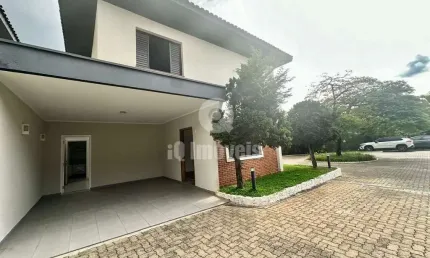 Casa em  condomínio fechado para vnda.. Segurança total, reformada, piscina