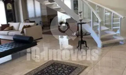 Cobertura duplex com vista para o Pacaembu e 6 vagas de garagem