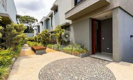Casa de condomínio fechado nova com 3 suítes 3 vagas
