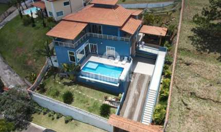 Casa em condomínio na Granja Viana, 378m² uteis, 1.000m² de terreno