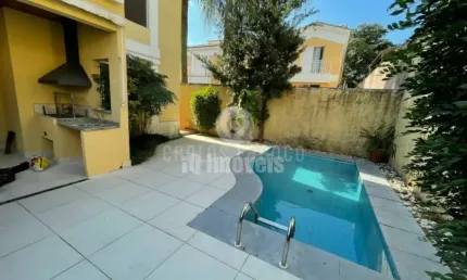 Sobrado em Condomínio Fechado a venda no alto da Boa Vista, com piscina e churrasquira.