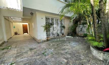 Brooklin velho , rua fechada, casa a venda com 3 dormitórios, 1 suíte, 3 vagas, segurança 24  hs.