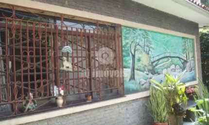 Vende casa térrea no campo belo, esquina com jardim e churrasqueira.