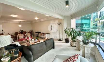 Ao lado do Metro Campo Belo, apartamento a venda ,4 dormitórios,3 suítes, 3 vagas paralelas e lazer.