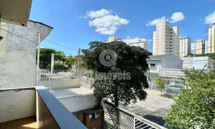Campo Belo sobrado 192m² 4 dormitórios, 2 suítes, quintal com churrasqueira e fogão a lenha.