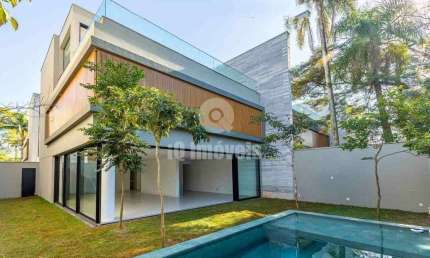 Casa de condomínio alto padrão 4 suítes 5 vagas 739 de área construída