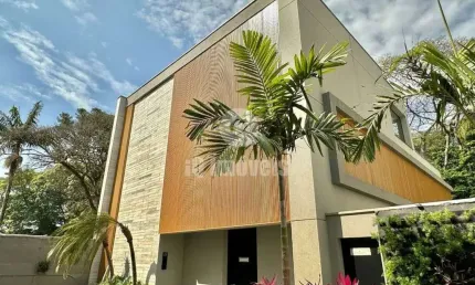 Casa de condomínio alto padrão 4 suítes 5 vagas 739 de área construída