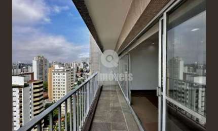 Cobertura duplex no Campo Belo com piscina privativa.