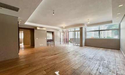 Apartamento 2 dormitórios 1 suíte 2 vagas de garagem reformado