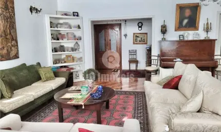 Apartemento em Higienópolis 400m² de área útil 4 dormitórios, 1 suíte, 2 vagas de garagem