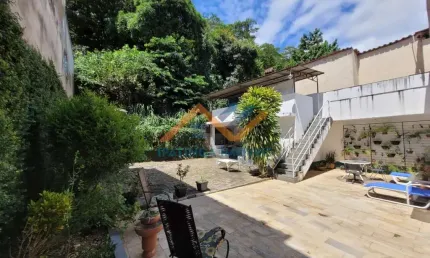 Casa espaçosa de 5 quartos e 2 vagas de garagem no Cidade nobre