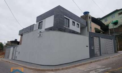 Casa Duplex de 3 quartos e 2 Vagas de garagem no Bairro Tirandetes