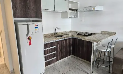 Kitnet / Stúdio para alugar na Avenida Visconde de Guarapuava, 3806, Centro, Curitiba
