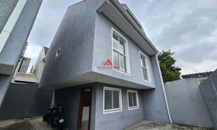 Sobrados 03 Dormitórios e 1 suíte com 135m²  - Xaxim - Curitiba.