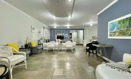 Apartamento no Guarujá, Enseada, Há 200 Metros da Praia, com 3 Suítes.
