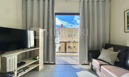 Apartamento no guarujá, enseada, 3 quartos, sala para 2 ambientes e sacada - mercuri imóveis - imobiliária no guarujá