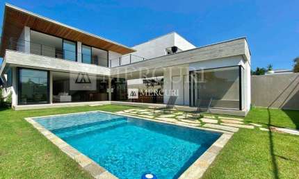 Casa de Luxo com 5 Suítes e Design Exclusivo no Jardim Acapulco