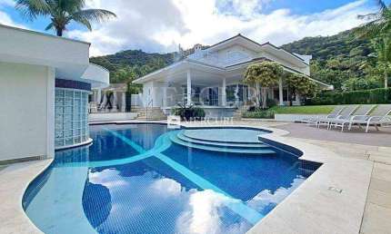 Casa de Alto Padrão com Piscina e Espaço Gourmet no Guarujá