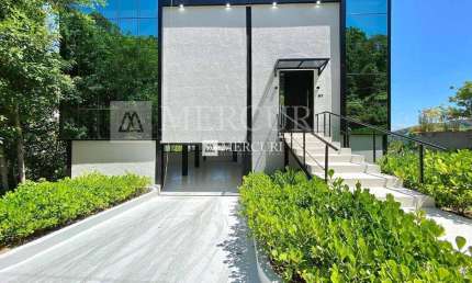Casa em Condomínio no Guarujá, Enseada, com Piscina e Vista Mar, com 3 Suítes.