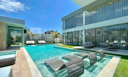 Mansão de Luxo Incomparável com 7 Suítes no Exclusivo Jardim Acapulco