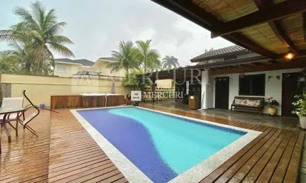 Casa no Guarujá, Jardim Pernambuco, Condomínio Fechado, com 5 quartos (3 suítes) à venda, 370 m² por R$ 2.650.000 - Mercuri Imóveis Guarujá