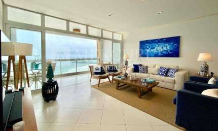 Apartamento no Guarujá, Pitangueiras, Frente Mar, com 3 Suítes.