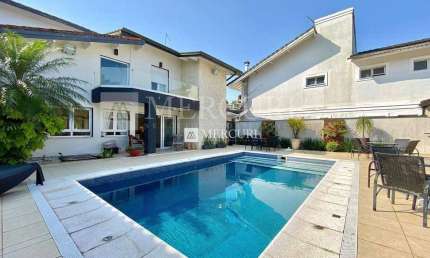Confortável Casa com 4 Suítes e Lazer no Jardim Acapulco