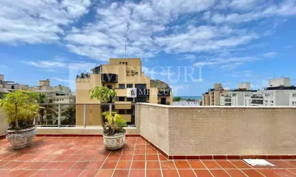 Cobertura no guarujá, enseada, 3 quartos, sala para 2 ambientes e sacada com vista para o mar - mercuri imóveis - imobiliária no guarujá