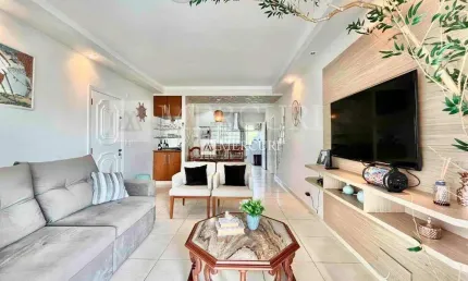 Apartamento no guarujá, astúrias, 3 quartos, sala para 2 ambientes e sacada com vista para o mar - mercuri imóveis - imobiliária no guarujá