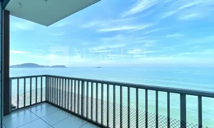 Apartamento à Venda na Praia das Pitangueiras, Guarujá - Vista para o Mar