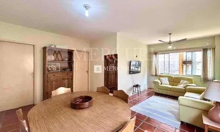 Apartamento na praia da enseada com sala ampla e 2 quartos