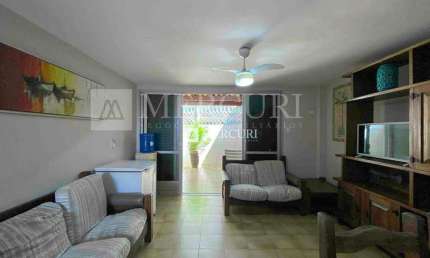Casa à Venda no Guarujá – Região do Tortugas, Frente Mar