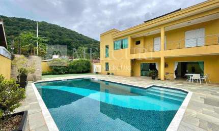 Casa à Venda no Guarujá – Pernambuco, Condomínio Jardim Albamar com Lazer Completo