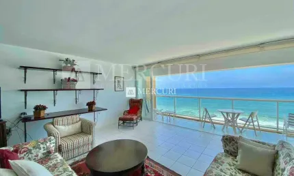 Apartamento no Guarujá, Pitangueiras, Frente para o Mar, Vista Mar com 4 Quartos