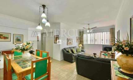 Apartamento no Guarujá, Praia das Pitangueiras, 2 quartos, sala ampla e 2 vagas de garagem.