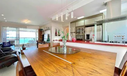 Apartamento à venda no Guarujá, Enseada, com Vista Mar e varanda gourmet.
