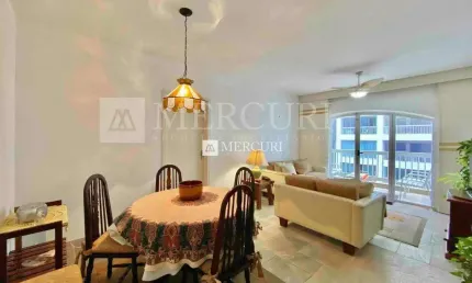 Apartamento no Guarujá, Praia das Pitangueiras, 2 quartos e sacada com vista para o mar.
